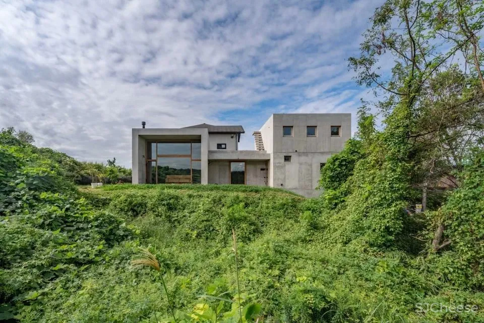 清水混凝土打造保守的现代居所 日本“Sagamine住宅”