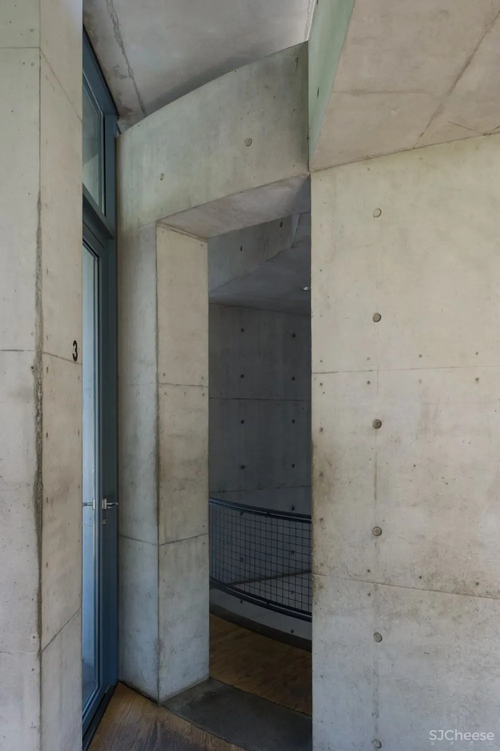 安藤忠雄丨清水混凝土诗人