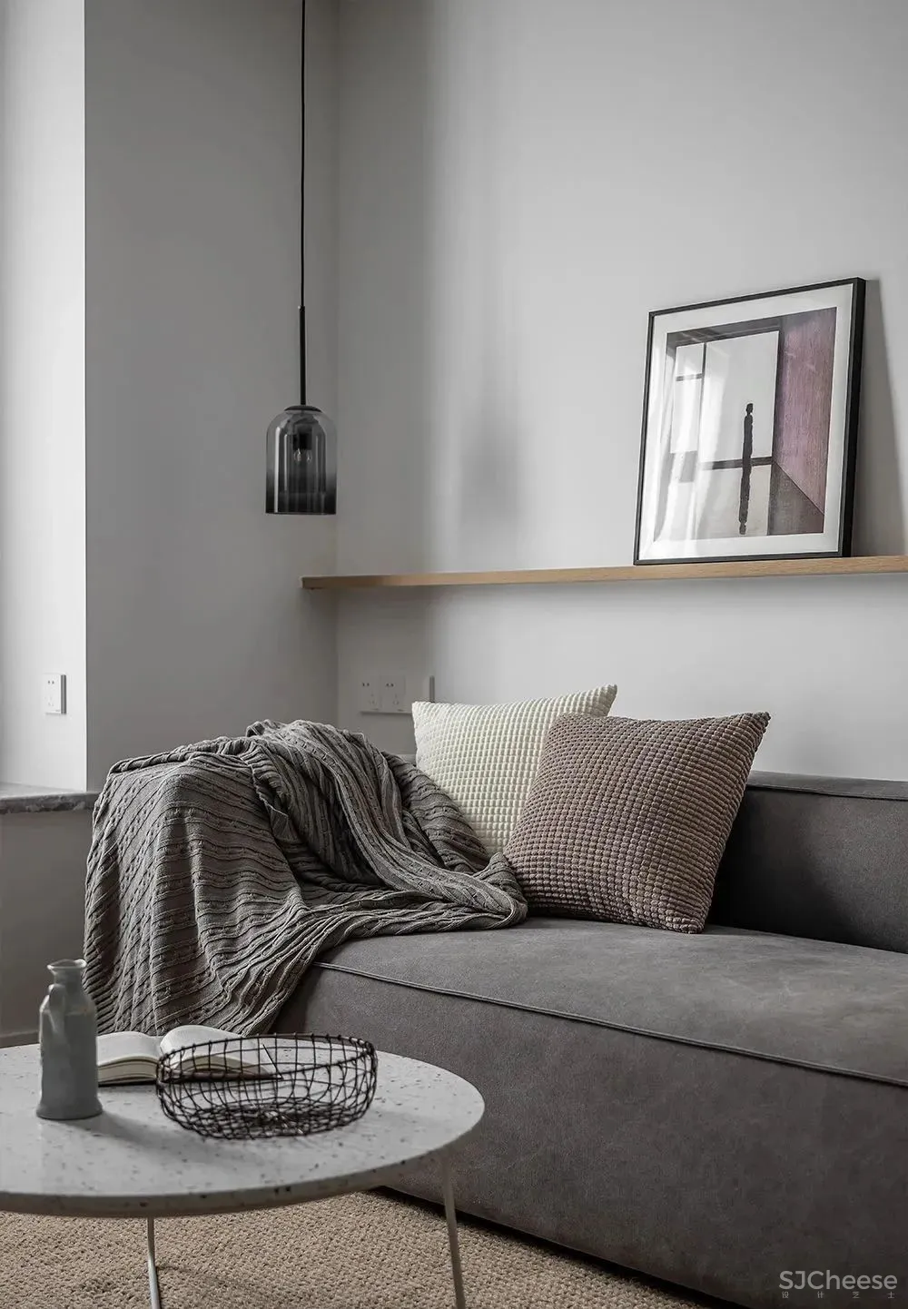 只有90平米的小套三，他家却能拥有9米长的电视墙