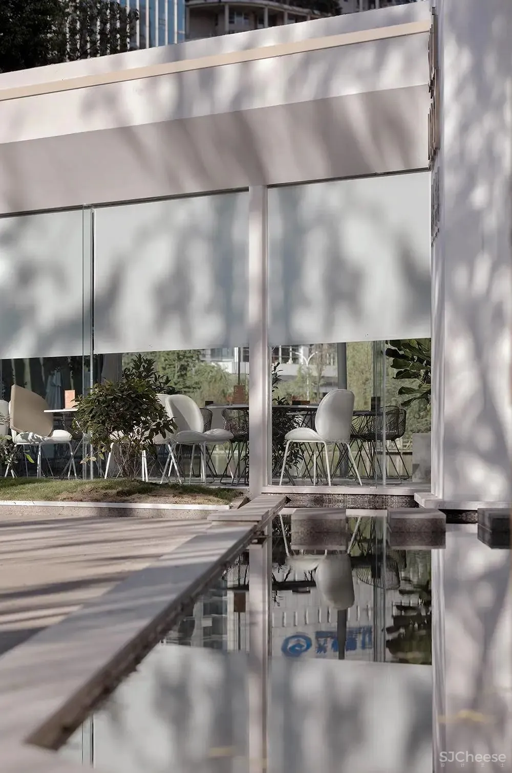 佳作 王怀庄 × 素梧：湖畔与树屋，现代而浪漫的白色餐厅