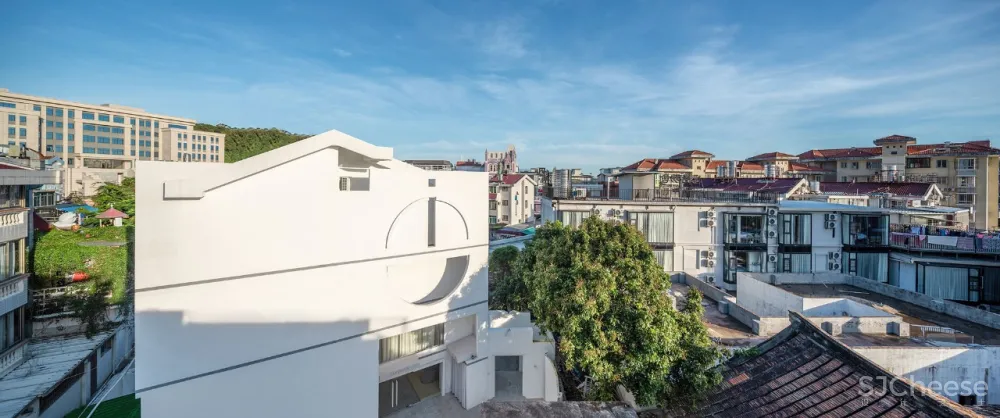 火到央视的极致毛坯房改造：家里什么都用白的，整个房子在发光