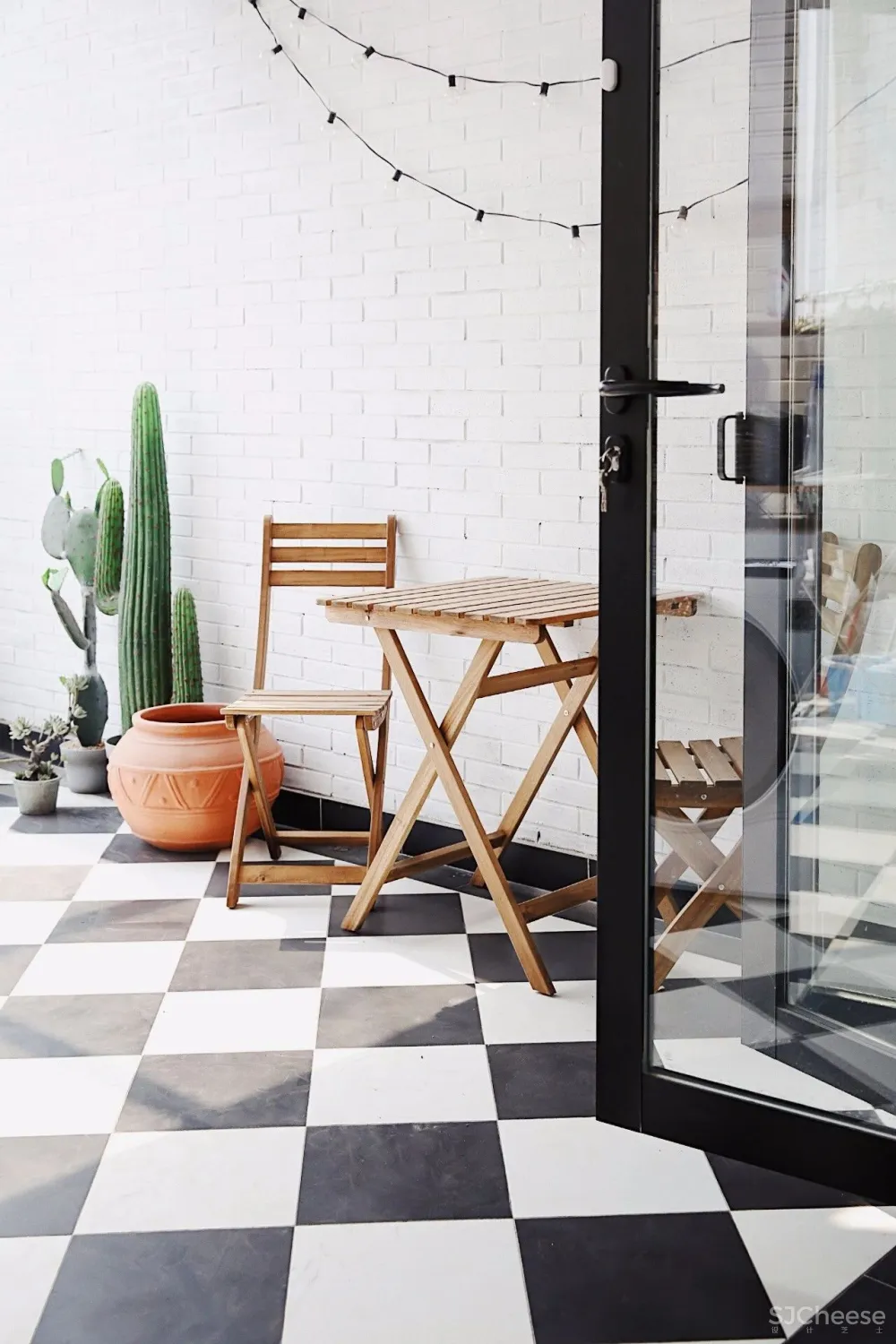 麻辣烫店倒闭,文艺青年用自己160m²的家逆袭,自由流浪的感觉太好了!