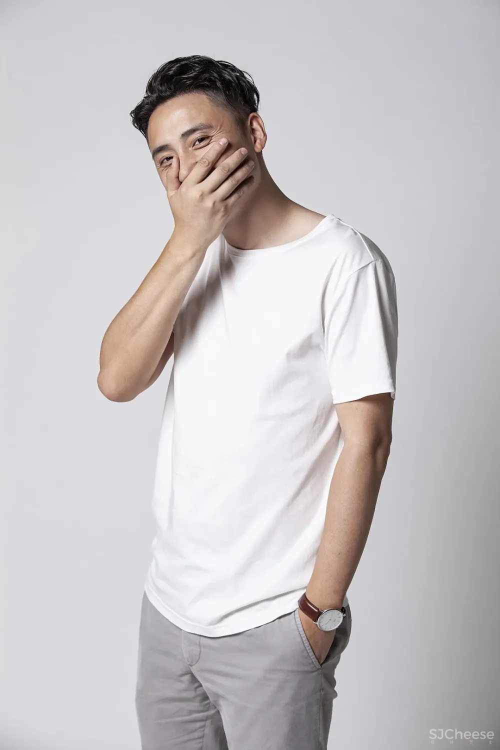 她厌倦城中豪宅，搬去郊外340m²玻璃别墅，宅着像神仙！