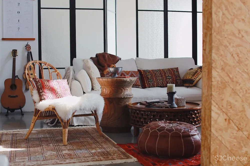 麻辣烫店倒闭,文艺青年用自己160m²的家逆袭,自由流浪的感觉太好了!