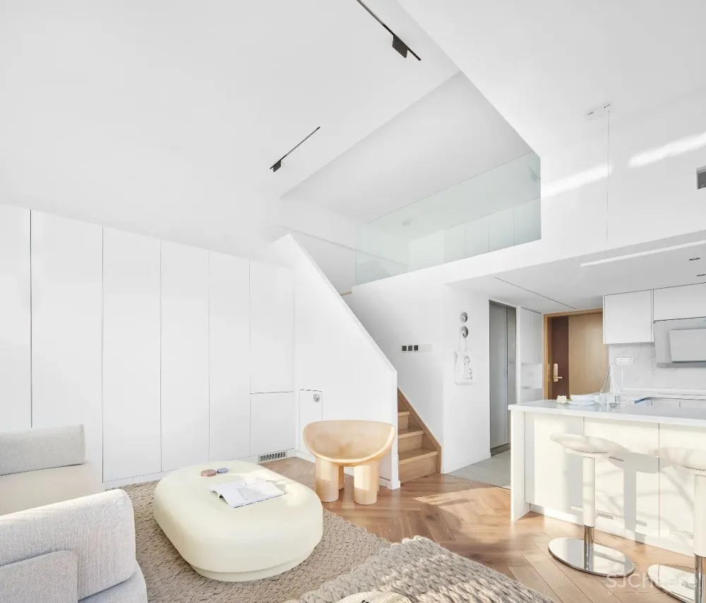 58㎡小家的L型玻璃幕墙,让小房也能拥有180°豪华夜景