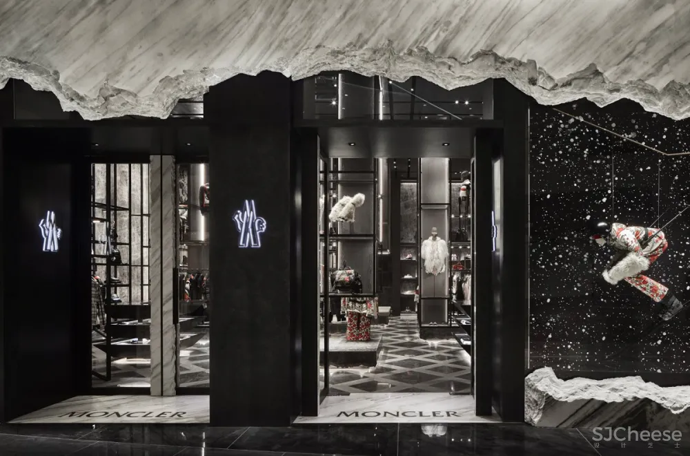 Gwenael Nicolas | Moncler Dubai Mall , 沙漠中的冰山