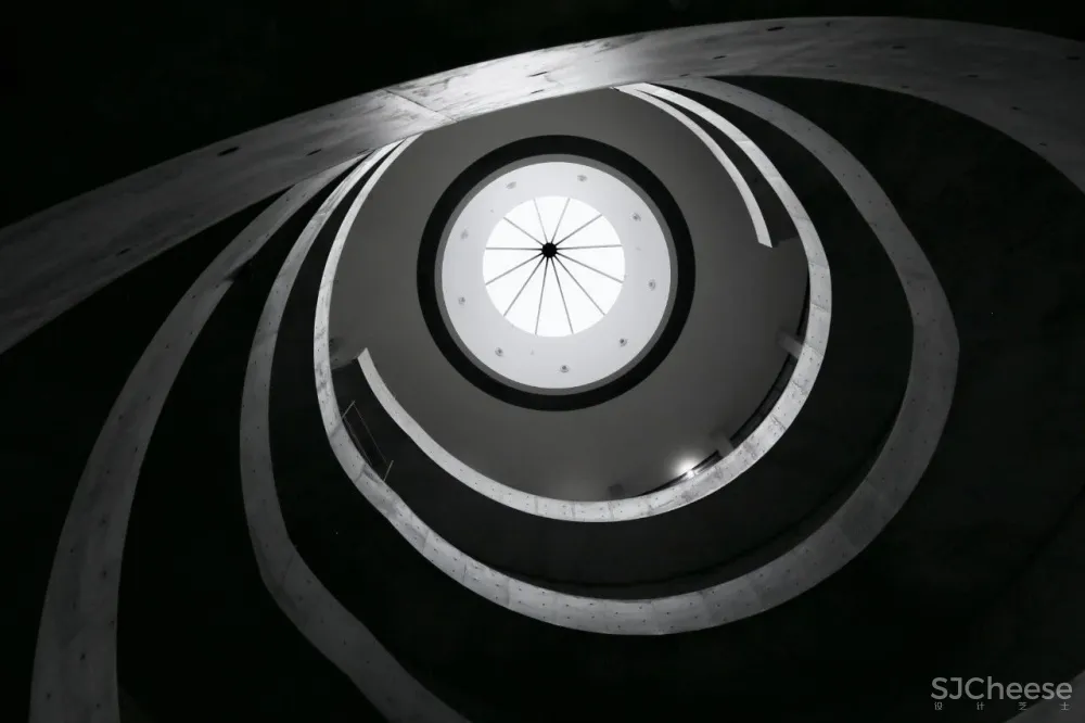 安藤忠雄丨清水混凝土诗人