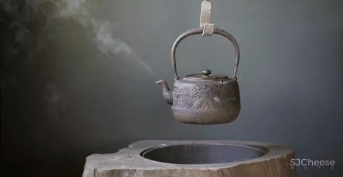 他把破茶厂改成1500㎡别墅,一张沙发就值一栋楼,却从不住人