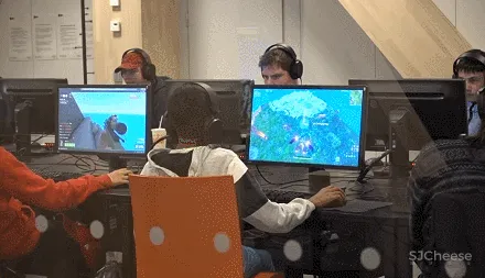 10年烧了7.5亿，全球最不务正业图书馆，能看电影、打游戏、唱K…流浪汉都可以随意进