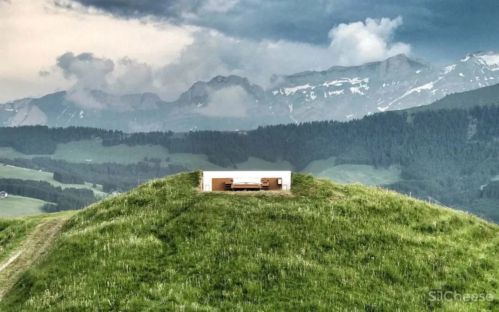 这个酒店,没有门、没有墙、没有天花板、没有厕所……