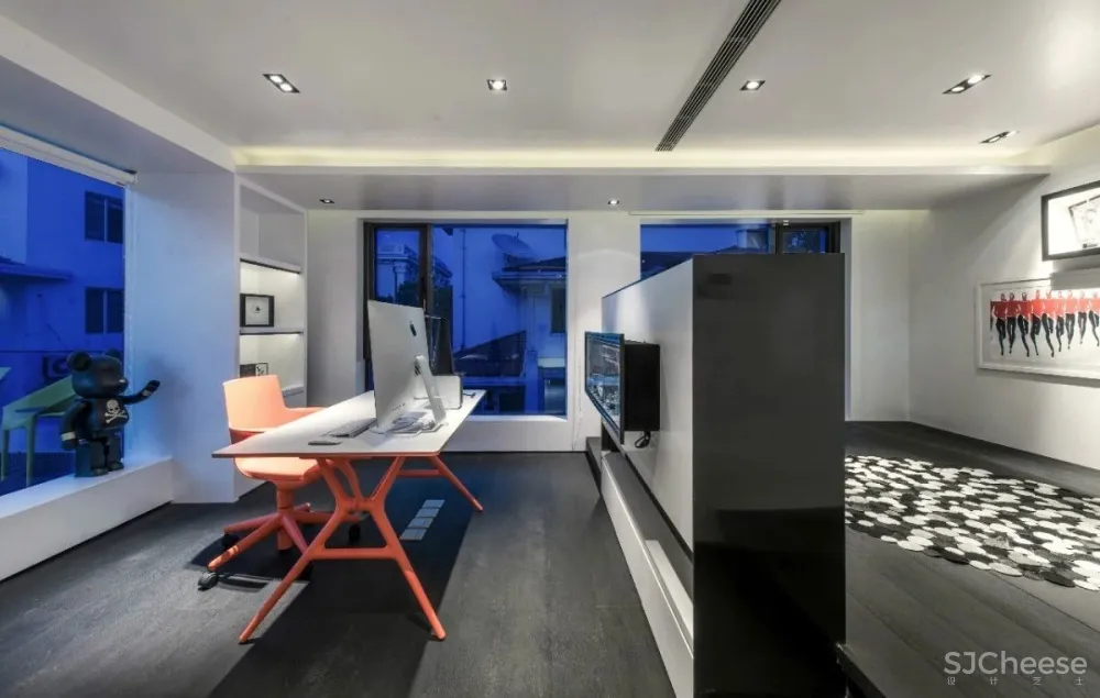 孙建亚作品虹梅21，一气呵成的极简主义美学