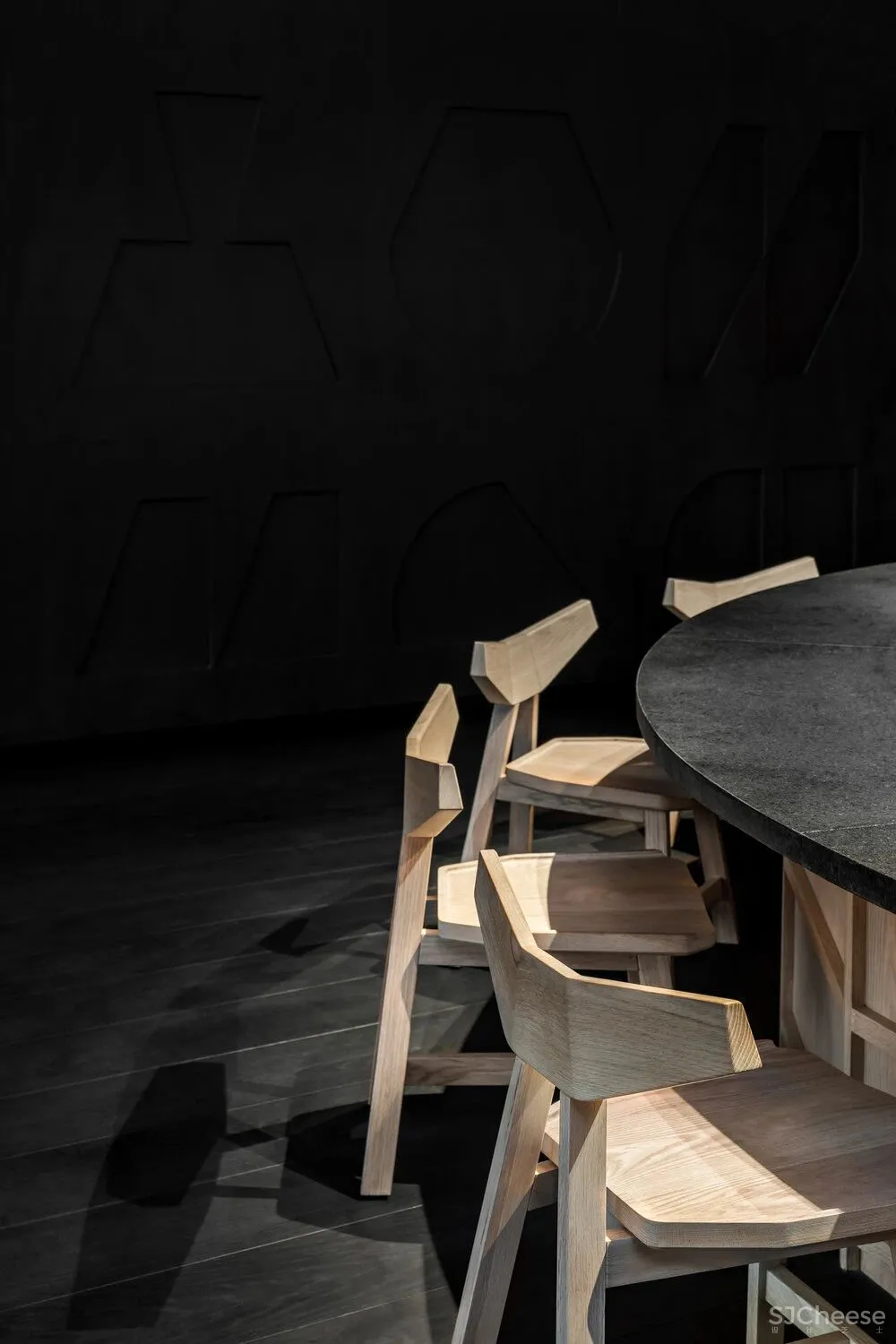 Esrawe Studio|由日式裝甲衍生靈感的精品日料餐廳