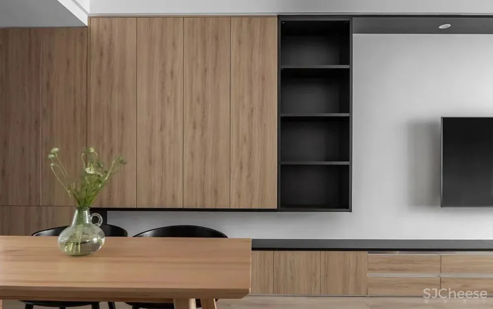 只有90平米的小套三，他家却能拥有9米长的电视墙