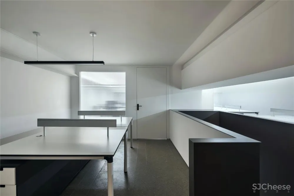 大成设计丨静谧、冷峻的黑白灰,诉说感官
