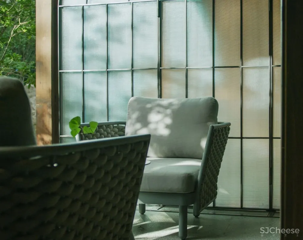 在日常的阴翳中,安然歇憩