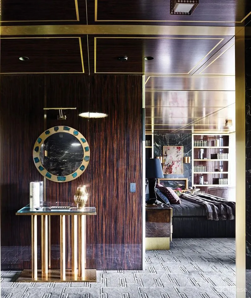 乡村别墅的大胆都市风，堪称黄铜设计典范
