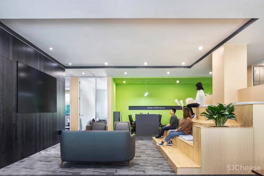 厂区办公空间中的“混天绫”