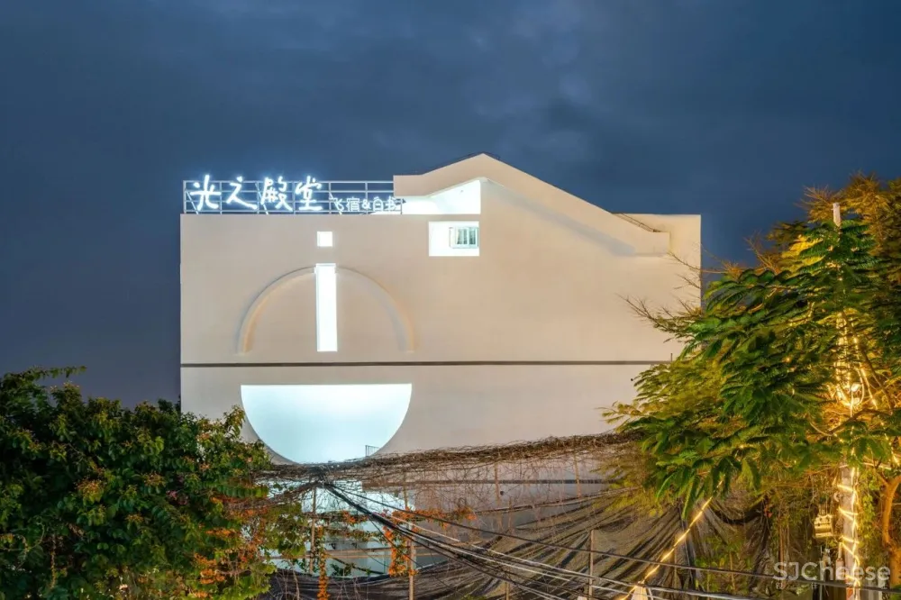 火到央视的极致毛坯房改造：家里什么都用白的，整个房子在发光