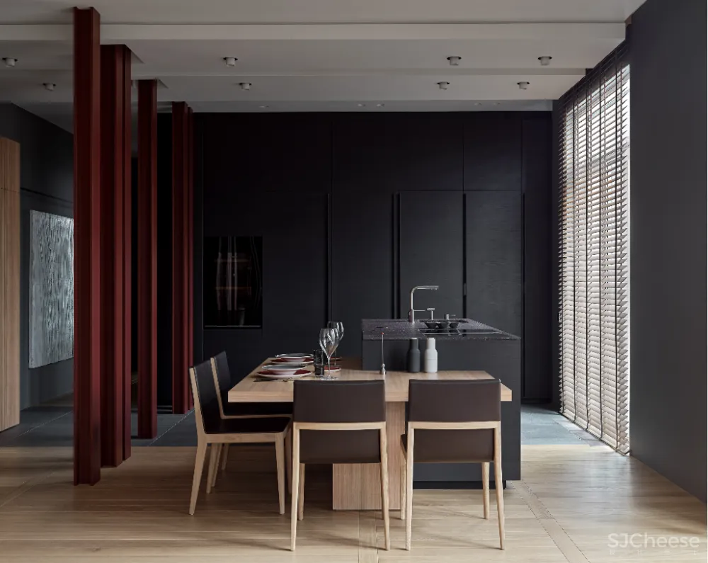 独居女性的126平米让时髦与智能打造“暗黑系”的温暖空间