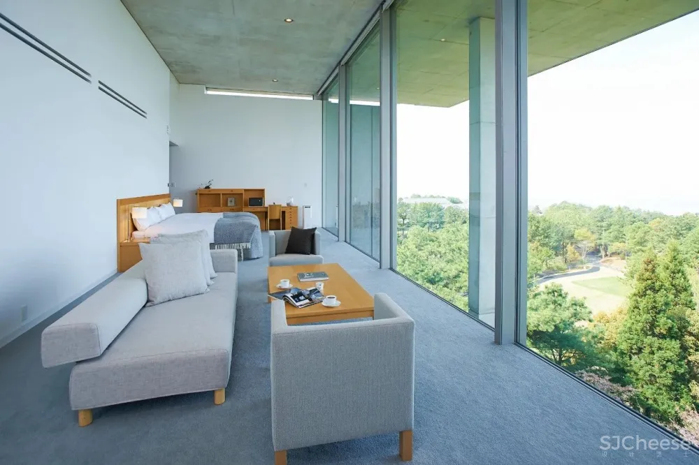 安藤忠雄雪藏17年的神秘作品被改造成酒店,供客人裸泳