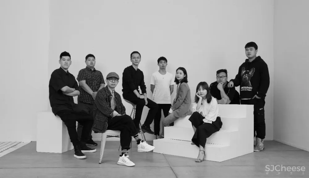 偏离设计丨MOON Photo Studio