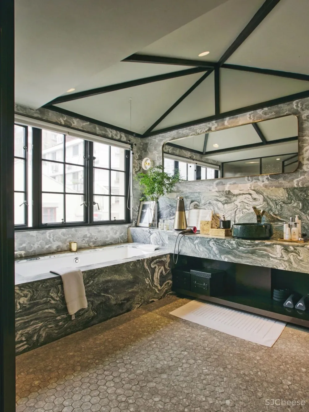 给明星装了多套房子后,他买下3层别墅,为自己打造出终极豪宅