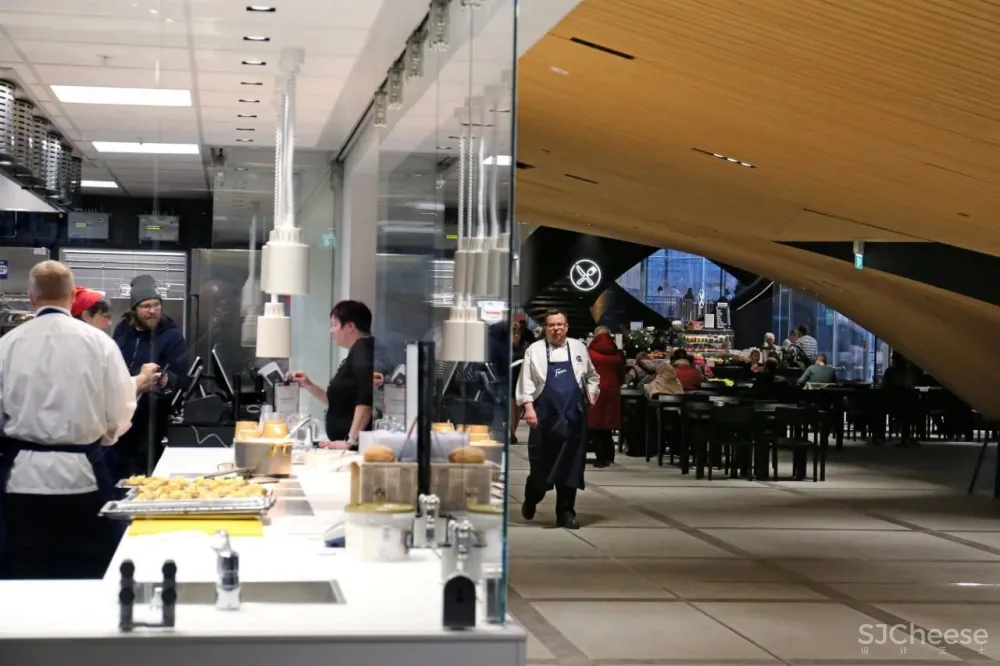 10年烧了7.5亿，全球最不务正业图书馆，能看电影、打游戏、唱K…流浪汉都可以随意进