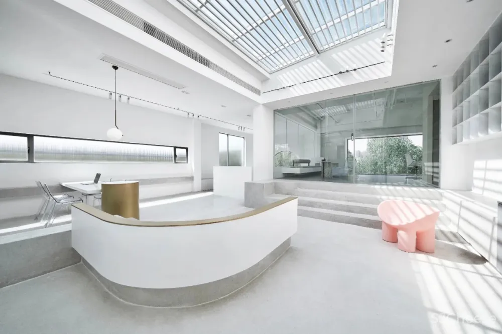 偏离设计丨MOON Photo Studio