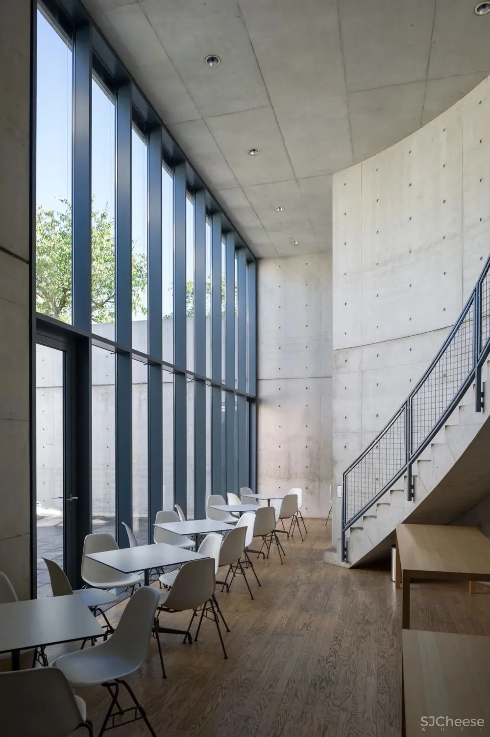 安藤忠雄丨清水混凝土诗人