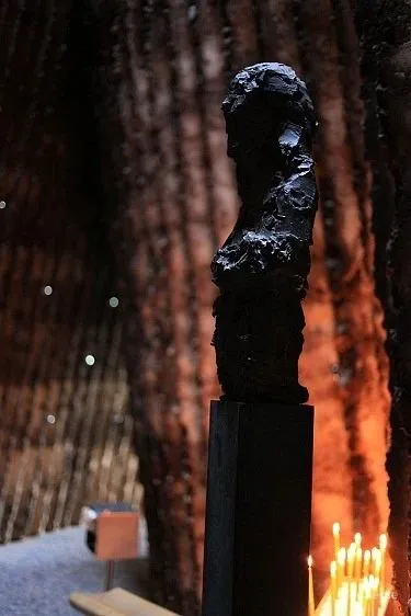 一群村民和一位建筑大师,完成了一个令无数人朝圣的建筑