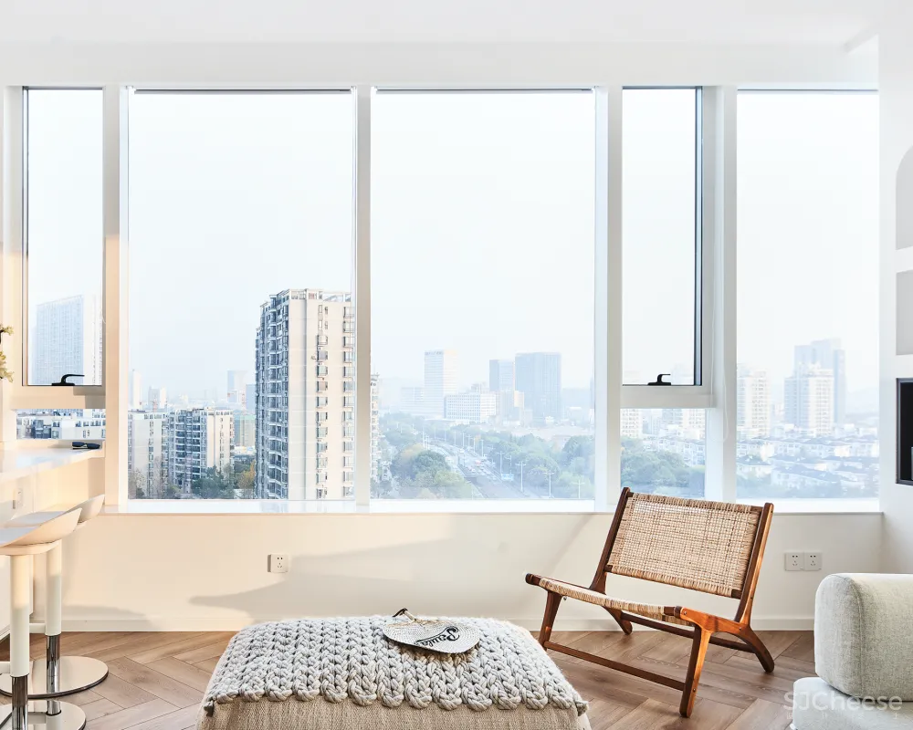 58㎡小家的L型玻璃幕墙,让小房也能拥有180°豪华夜景