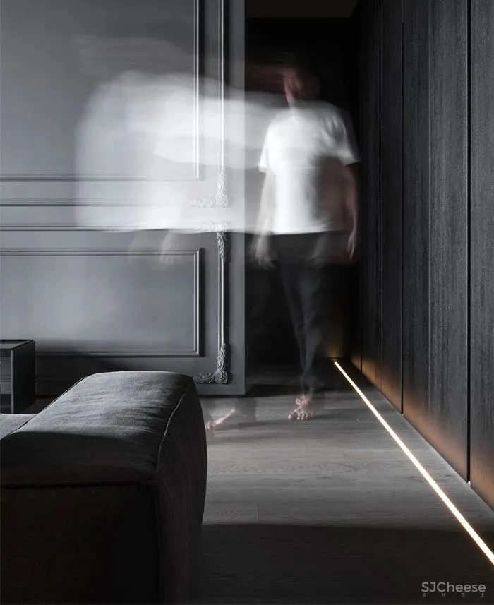 将色彩运用到极致，时髦灵动下非黑即白的男女公寓