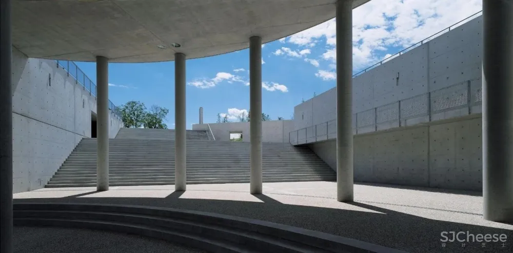 安藤忠雄丨清水混凝土诗人