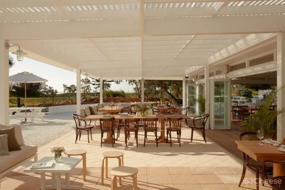 Olivia Bossy | Dunes Palm Beach Restaurant , 慵懒休闲的海滨餐厅