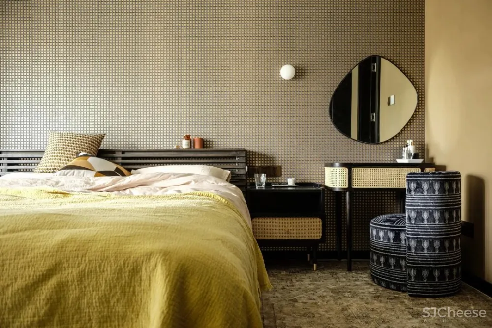 深圳小夫妻花半年时间等待家具漂洋过海，入住这个现代与古典之家