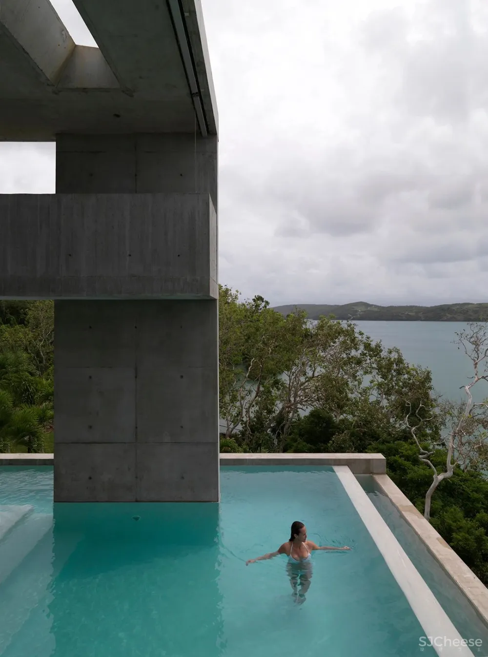 超酷的混凝土海景奢华别墅,深邃于空,容纳万境