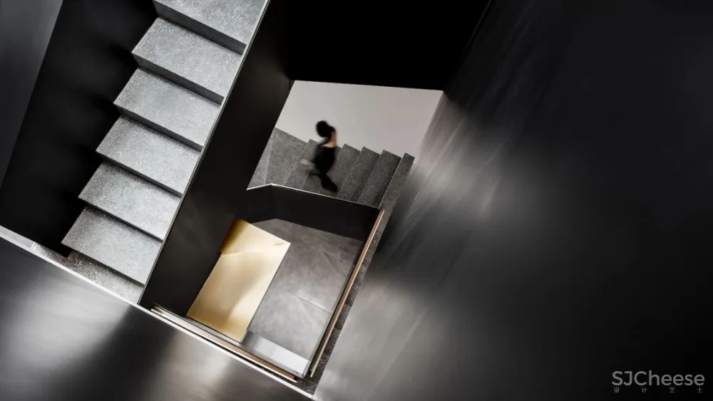 【2019年鉴榜办公作品】FW.GID 办公室 曾建龙