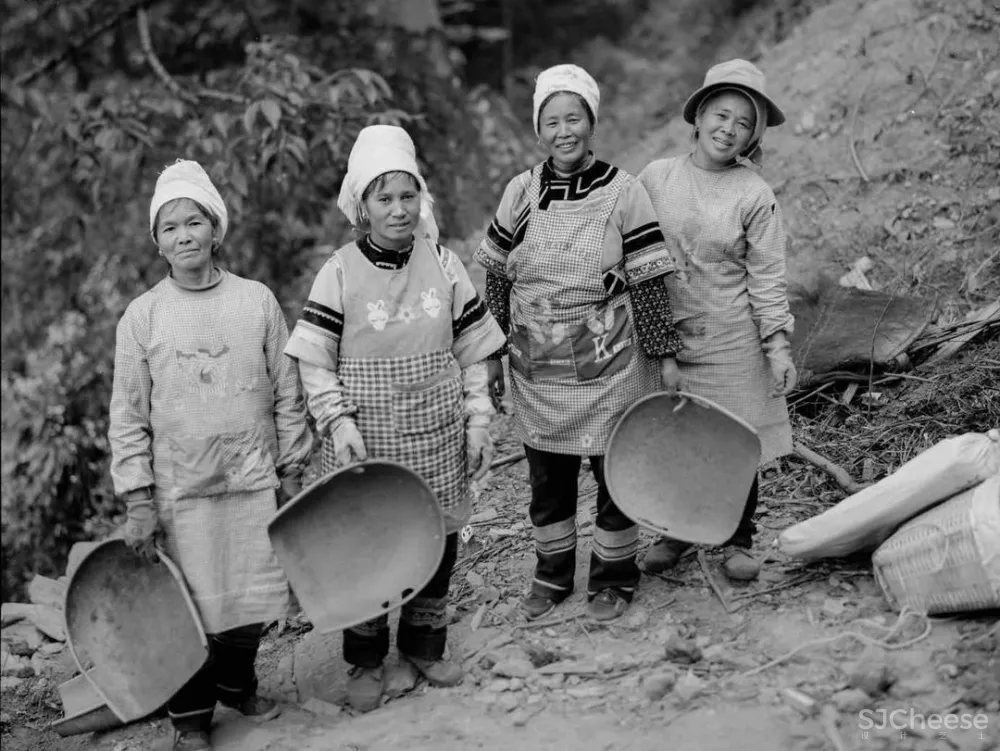 舒坦:在大理凤阳邑喝茶、洗片,他的“原生”乡建有何特别?