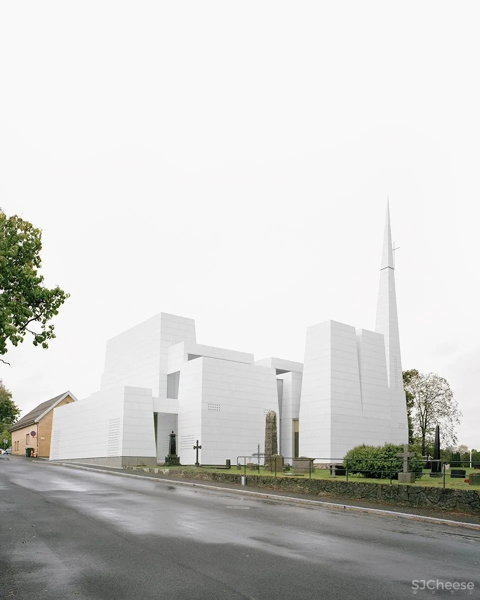 挪威波什格伦教堂:洁白瓷砖包覆的“复活”教堂 Espen Surnevik