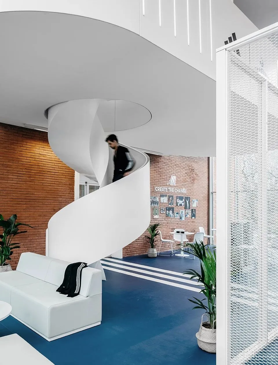 阿迪达斯X法国国家体育学院公共空间改造 Ubalt Architectes Ubi Bene