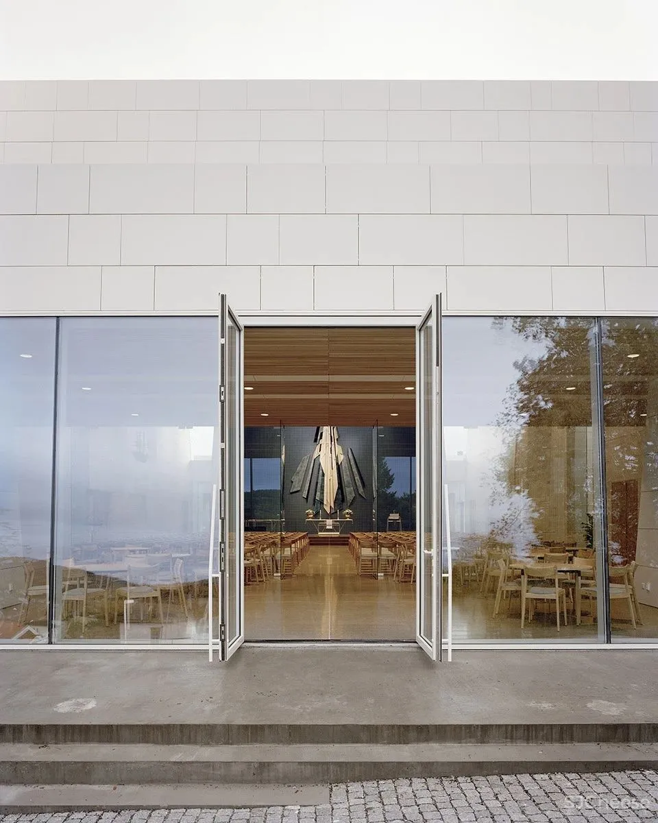 挪威波什格伦教堂:洁白瓷砖包覆的“复活”教堂 Espen Surnevik