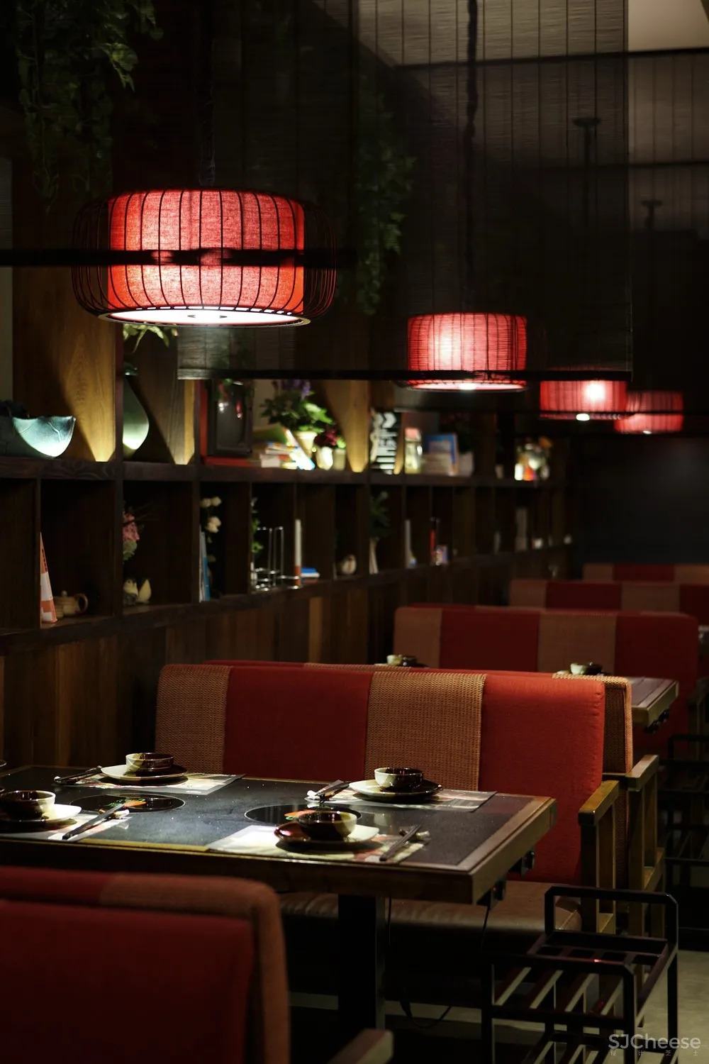 所有相遇都是久别重逢:“花椒遇见辣椒”火锅餐厅设计!