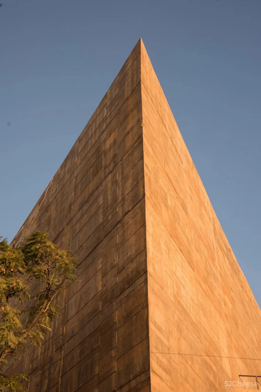 Productora丨超现实的狂野建筑幻想