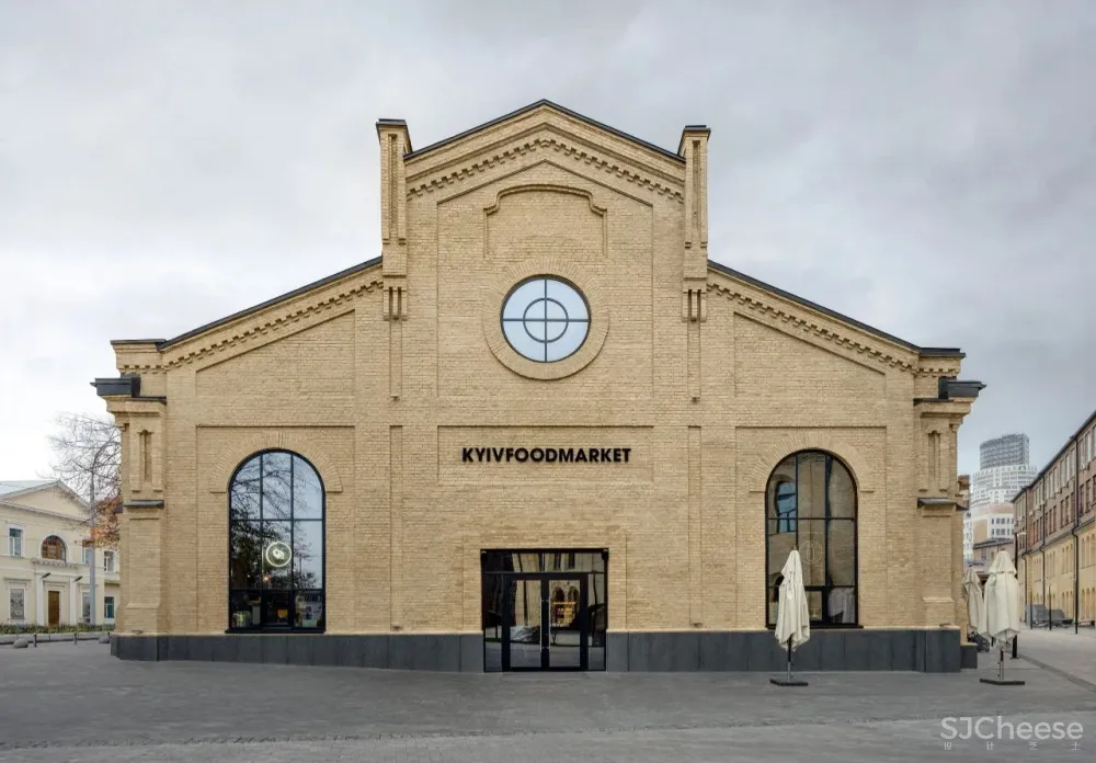 一个18世纪的军火库改造成基辅一个繁华的食品市场