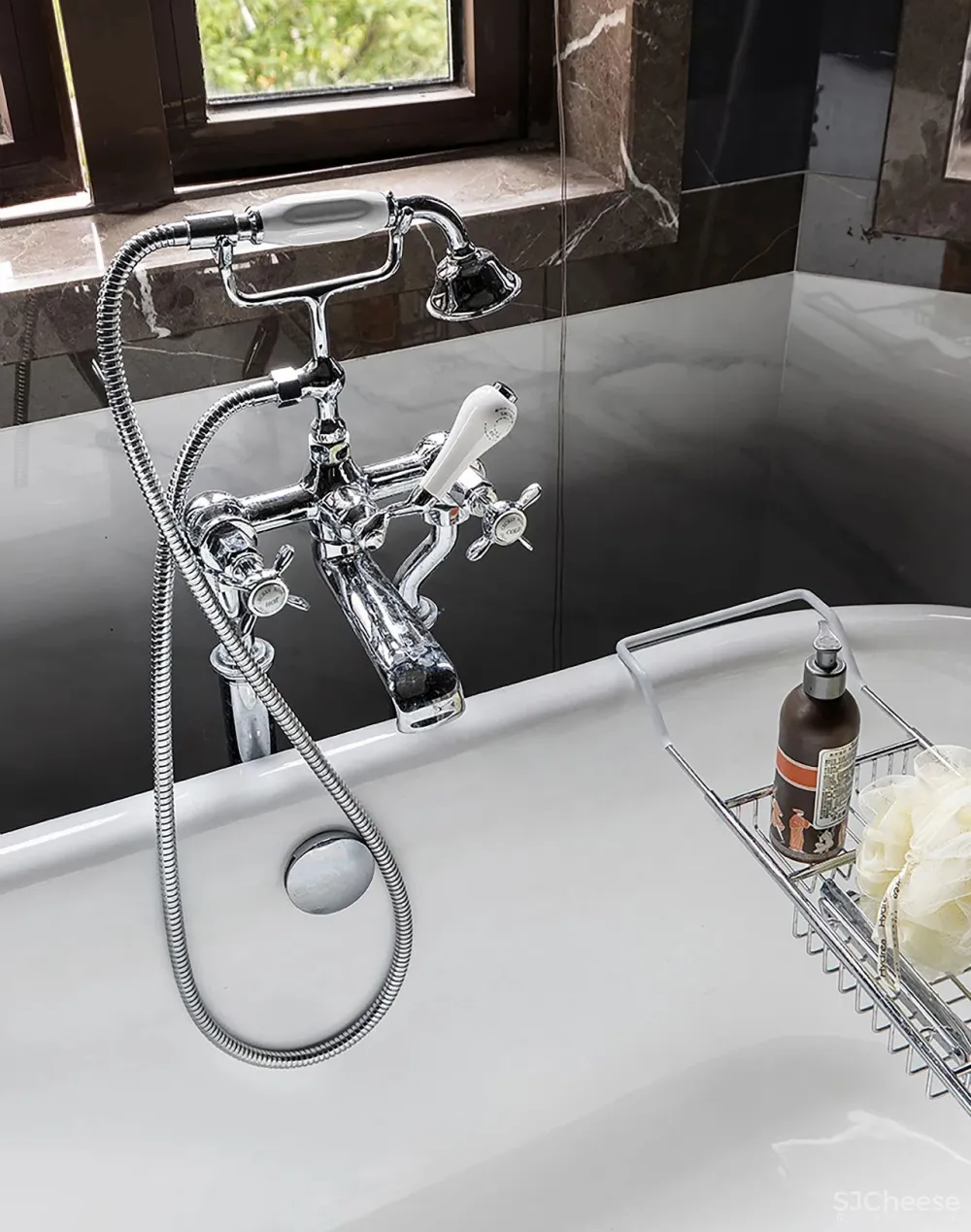 300m²红配绿的大胆设计,极尽“花俏”本事!网友直呼:美到不真实!