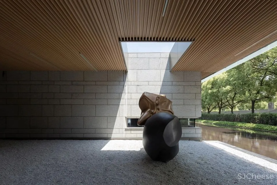 苏州金融商务广场展示中心：建构和隐喻当代太湖石 日清设计