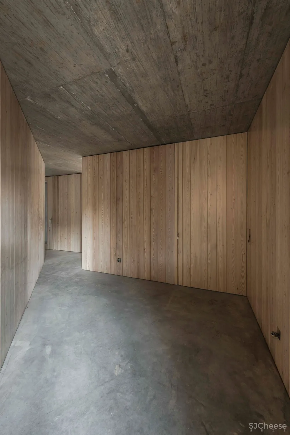 首发｜Aires Mateus 在葡萄牙乡村的泥土里藏了一所混凝土的房子