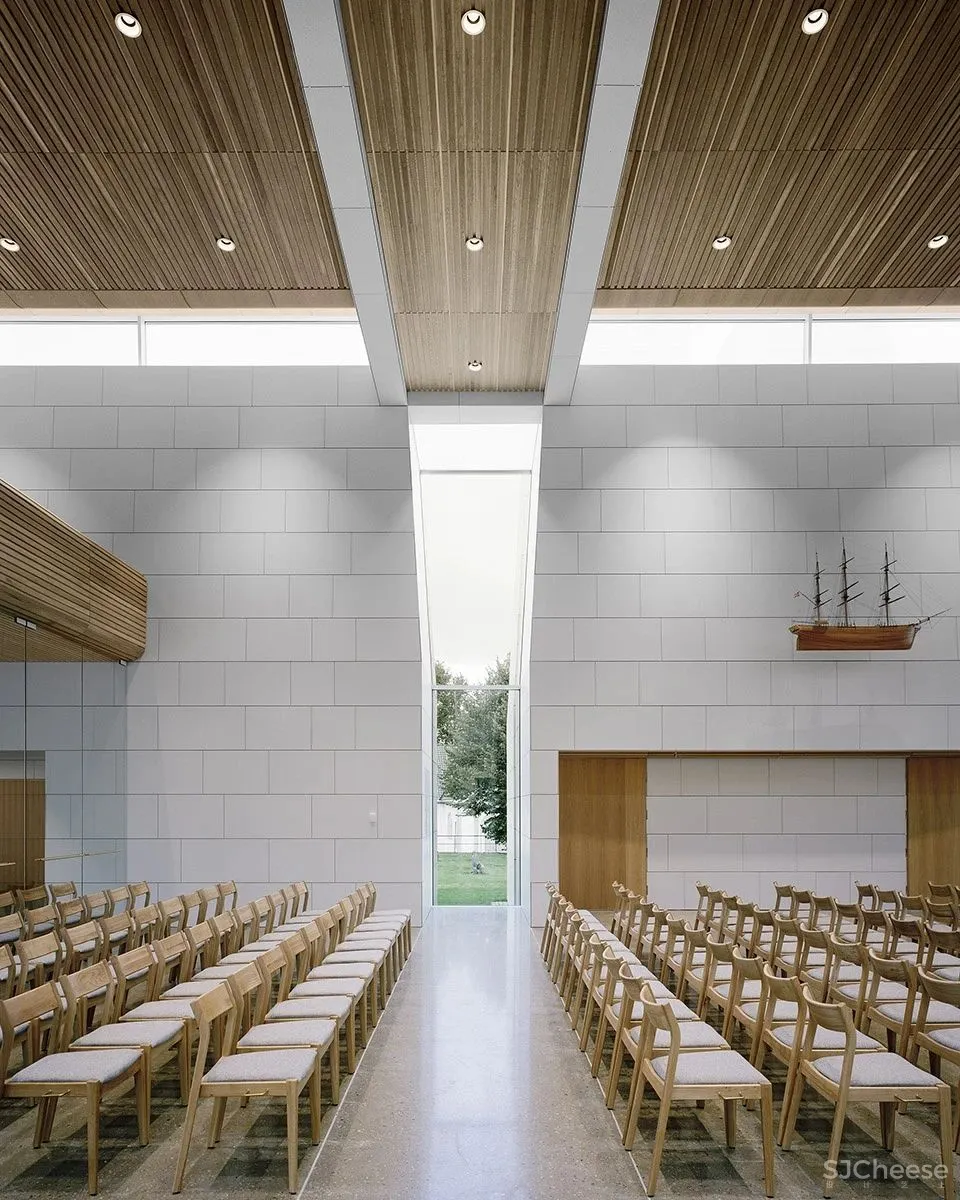 挪威波什格伦教堂:洁白瓷砖包覆的“复活”教堂 Espen Surnevik