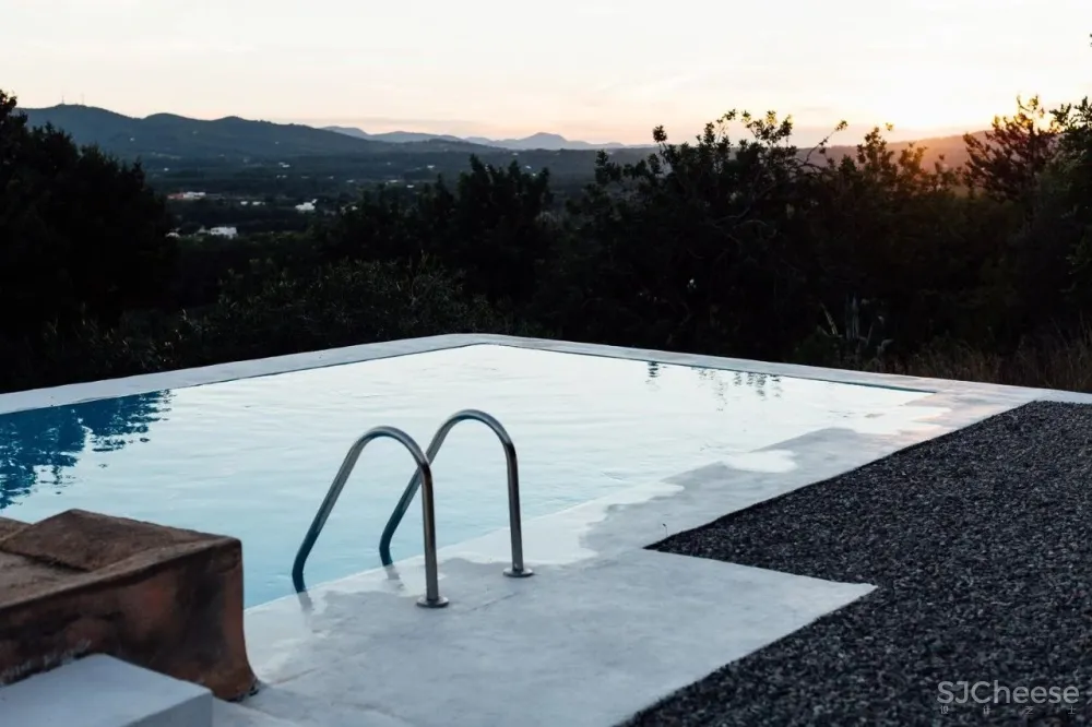 民宿精选破旧作坊改造成露天宾馆