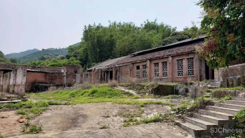 民宿精选破旧作坊改造成露天宾馆